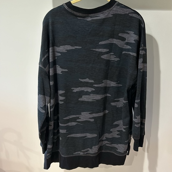 Old Navy Crew Neck Sweater! Size Medium! Worn Once! - Picture 4 of 5